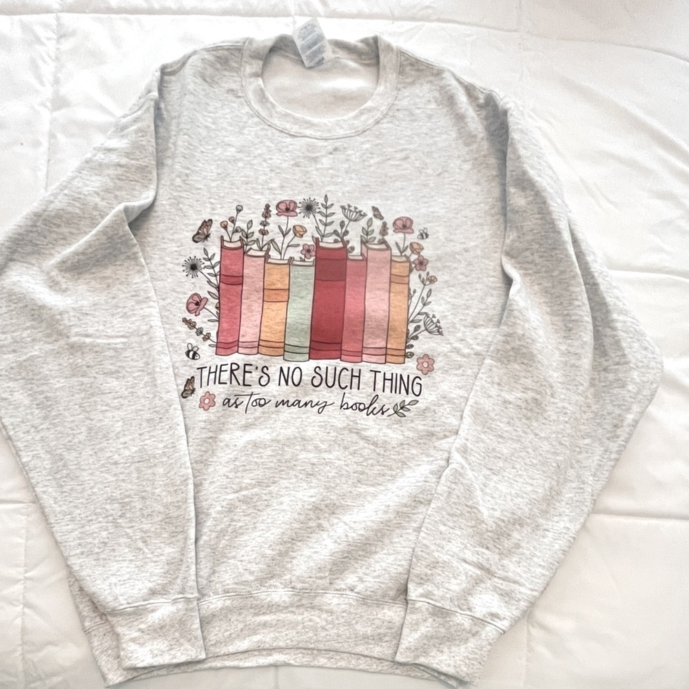 Gray Sweatshirt “There’s No Such Thing As Too Many Books” Size M. NWOT